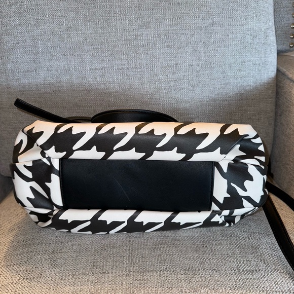 Simply Vera Black and White Houndstooth Women's Bag - Picture 3 of 6